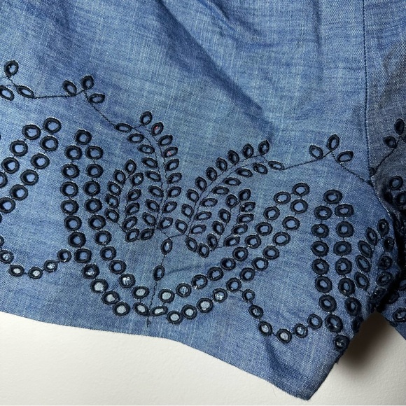 Loft The Riviera Denim Blue Eyelet Embroidered Women’s Shorts Size 2 - Picture 4 of 7